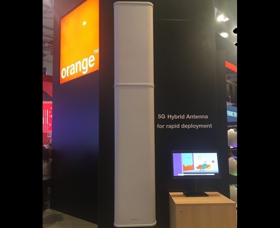 Un prototype de station de base présenté par Orange lors du MWC 2018. Les antennes relais ne se présenteront plus de la même façon. Elles seront intégrées dans des blocs.