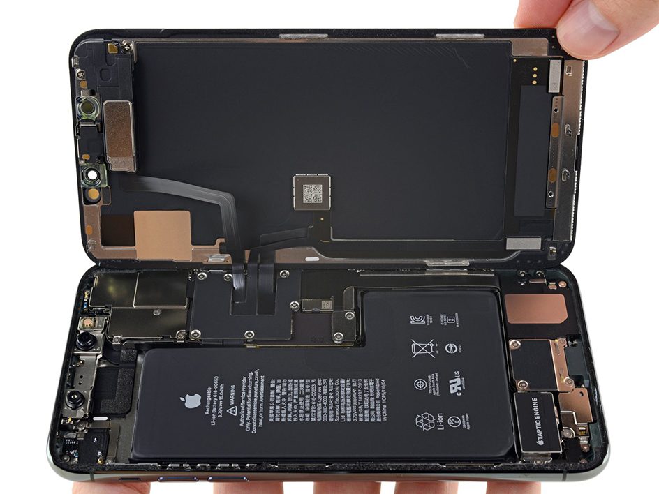 iPhone 11 Pro : le démontage d'iFixit dévoile une carte mère plus petite et  une batterie plus imposante