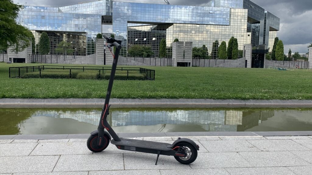 Test Xiaomi Mi Electric Scooter Essential : que vaut la trottinette  électrique à moins de 300 euros ?