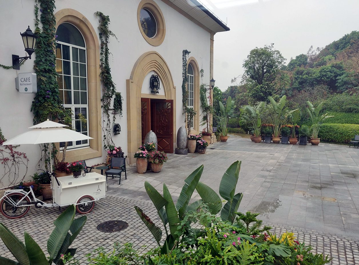 Une villa arborée.