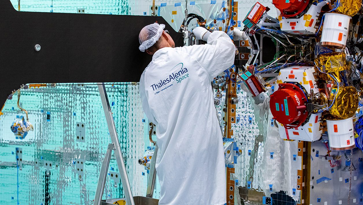 Les derniers préparatifs ont eu lieu à Cannes avant le départ pour Kourou.