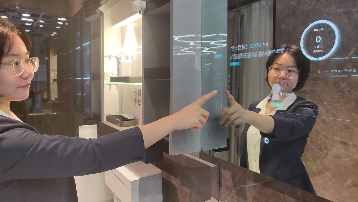 Un miroir intelligent dans le Smart Home Ark Lab au siège de Huawei à Shenzhen.
