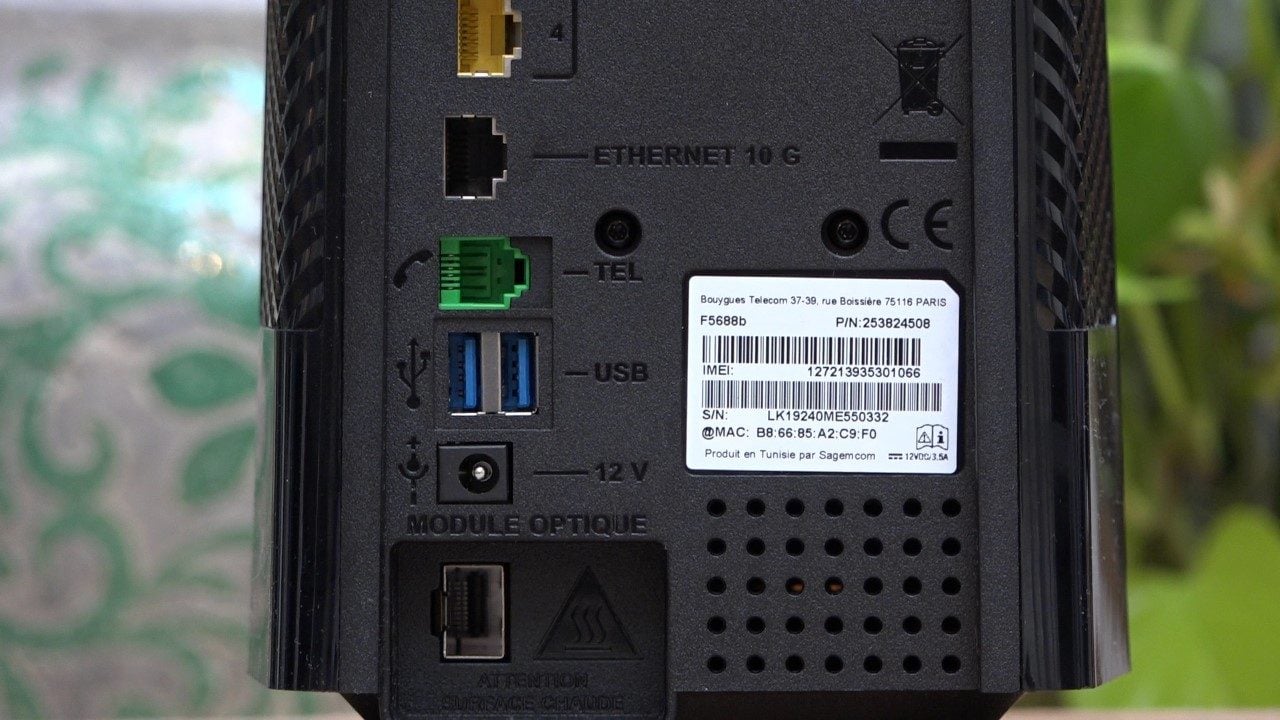 Le port Ethernet 10 Gbit/s. 