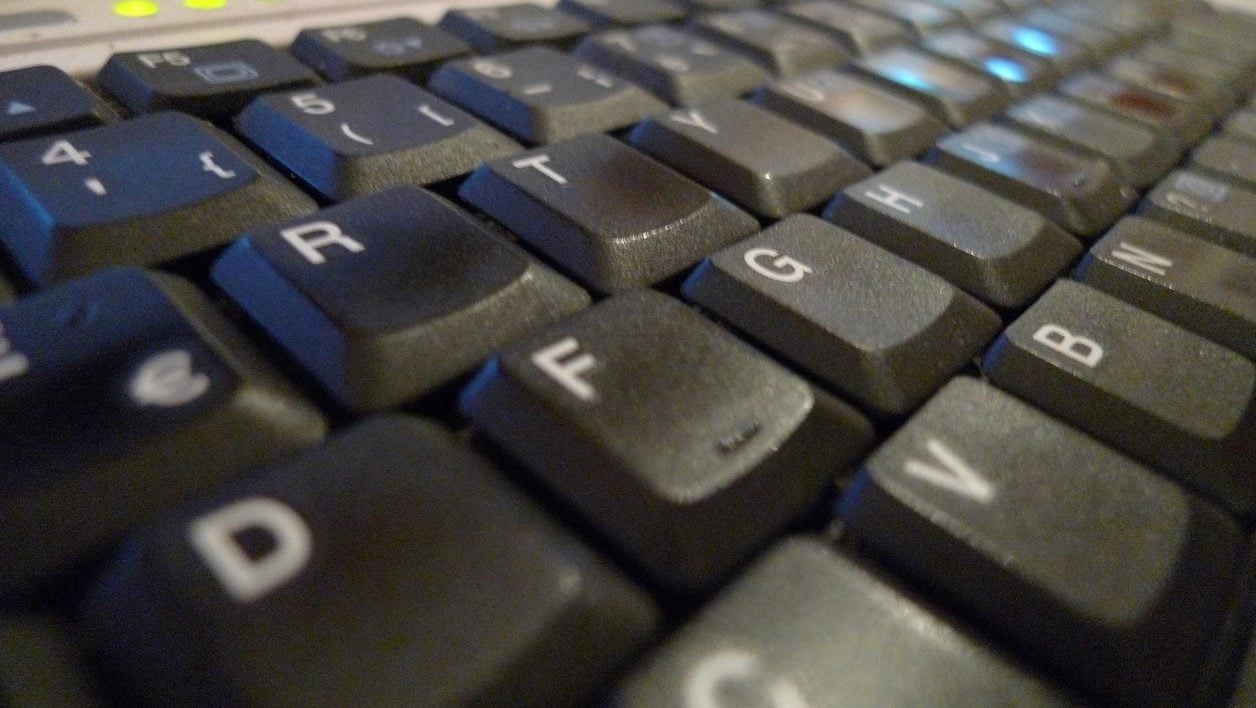 Nettoyer un clavier d'ordinateur : 11 astuces efficaces