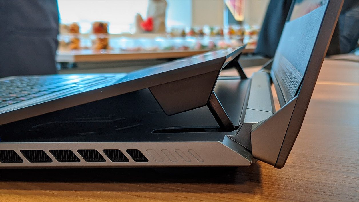 Asus dégaine le Zephyrus Duo 15, son premier PC portable gamer à double  écran