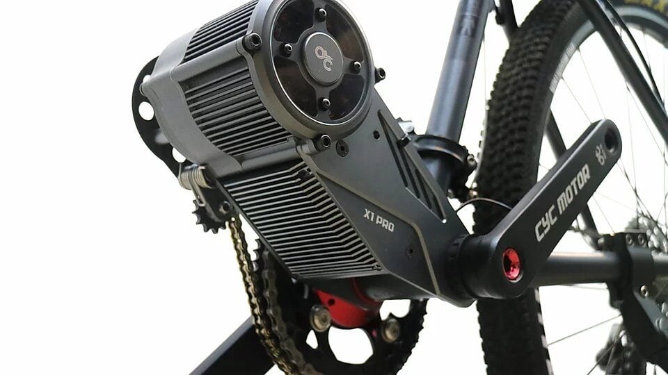 Ce kit moteur de 5000W transforme un vélo classique en monstre électrique  roulant à 80 km/h