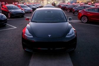 Tesla : un hacker révèle une fonctionnalité cachée de la caméra intérieure  des Model 3 et Y - Business AM
