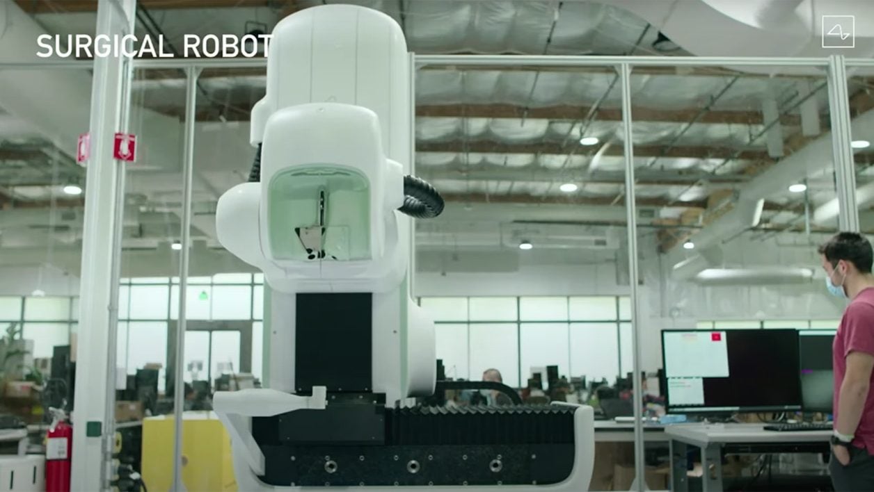 Le robot chirurgical de Neuralink. 