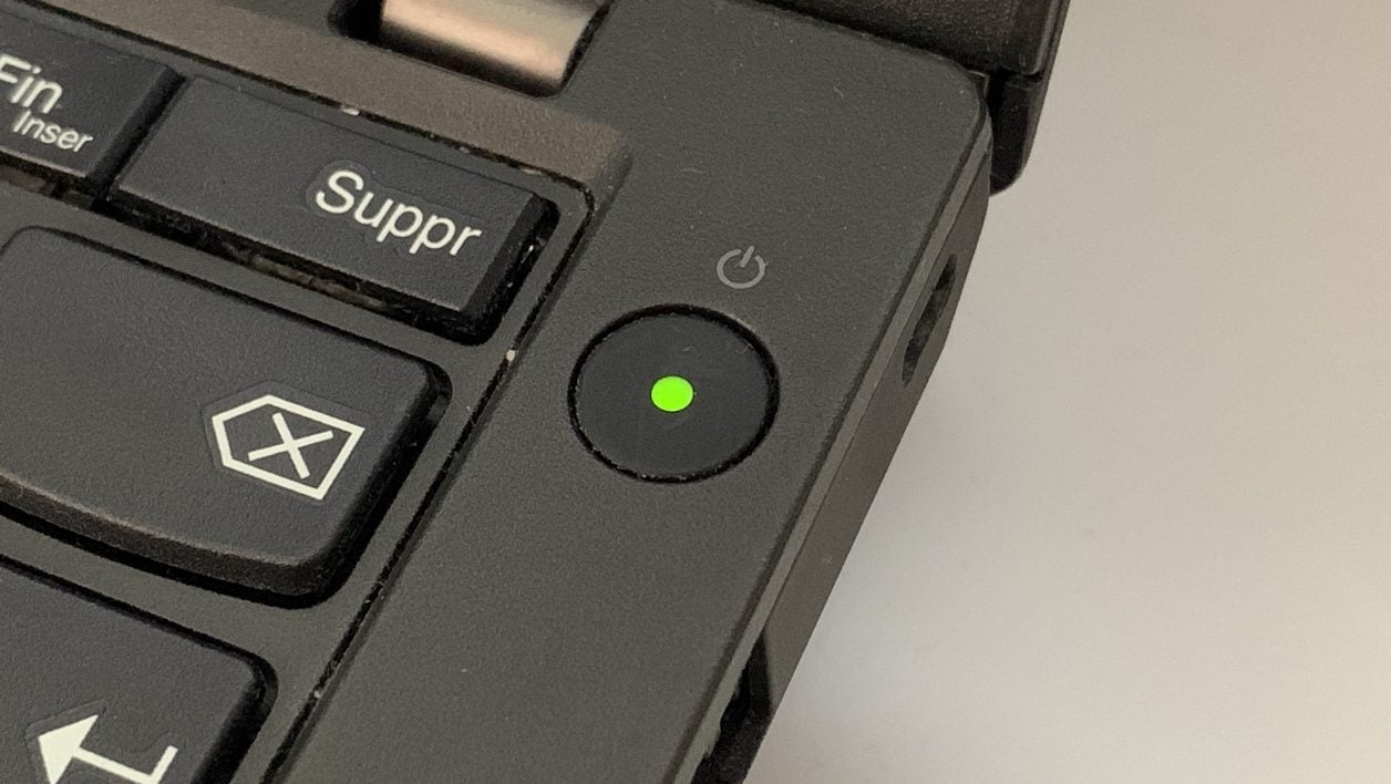 Comment éteindre l'écran de votre PC portable en appuyant sur le bouton d' allumage ?