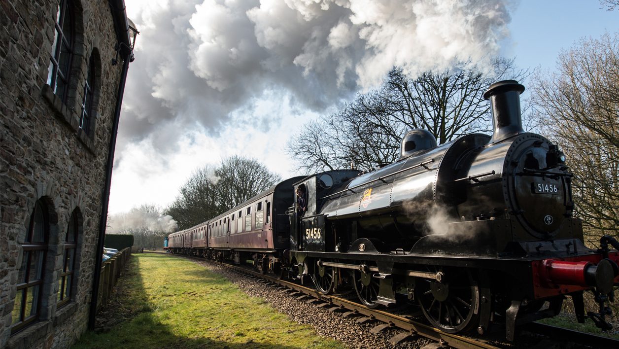 Une reconstitution de locomotive à vapeur.