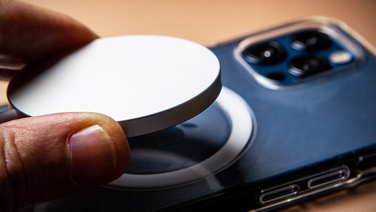 Batterie externe Apple MagSafe : prise en main du nouvel accessoire pour  l'iPhone 12 - CNET France