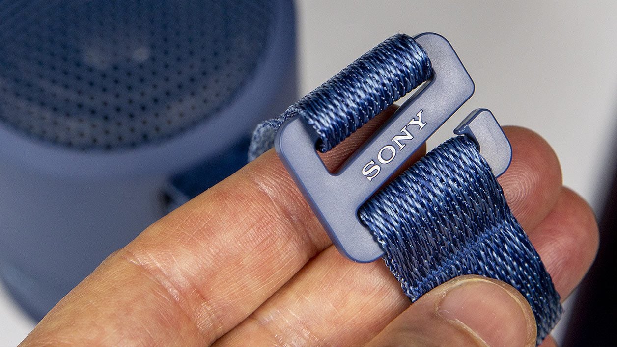 Test Sony SRS-XB13 : une bonne enceinte ultra-portable pour partir en  vadrouille - Les Numériques