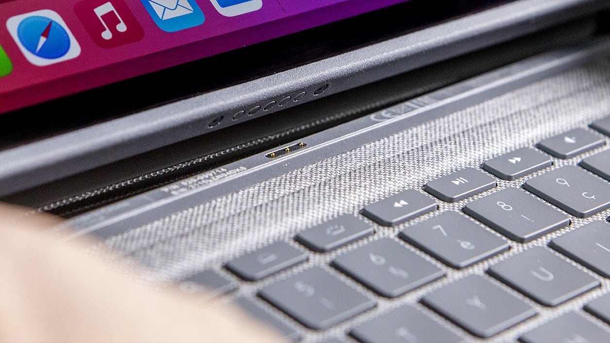 Test du Combo Touch : Logitech livre un excellent concurrent du Smart  Keyboard Folio d'Apple