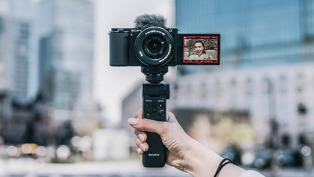 Sony ZV-E10, l'appareil photo hybride à capteur APS-C qui cible les  vloggeurs et rs