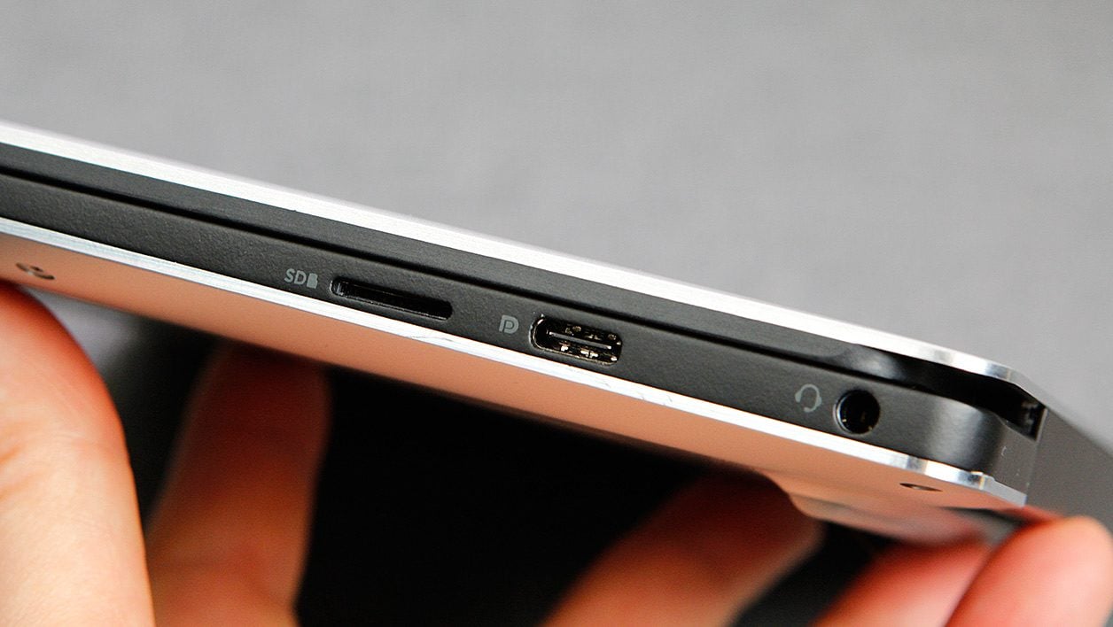 Dell-XPS-13-(cnx38002)-connect-d.jpg