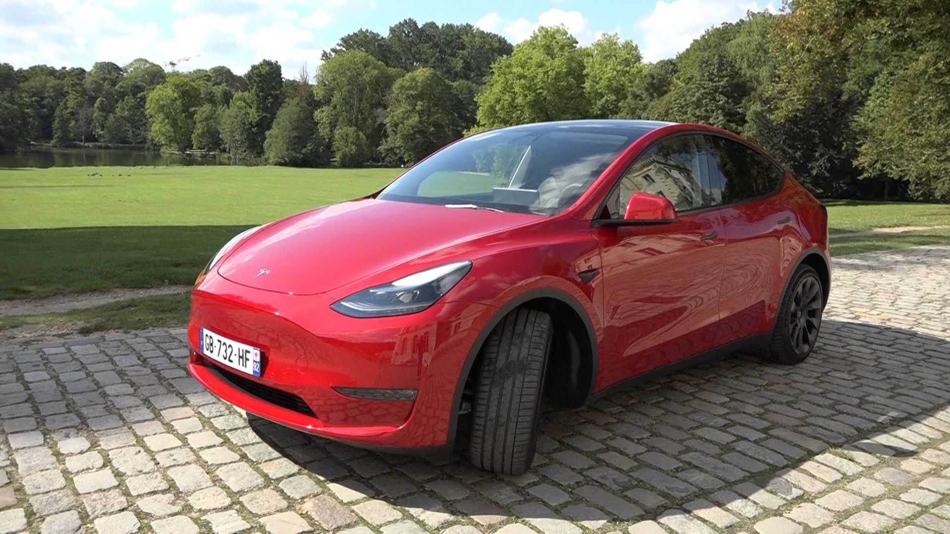 Test de la Model Y : Tesla a-t-il réussi le mix parfait entre SUV et  sportive électrique ?