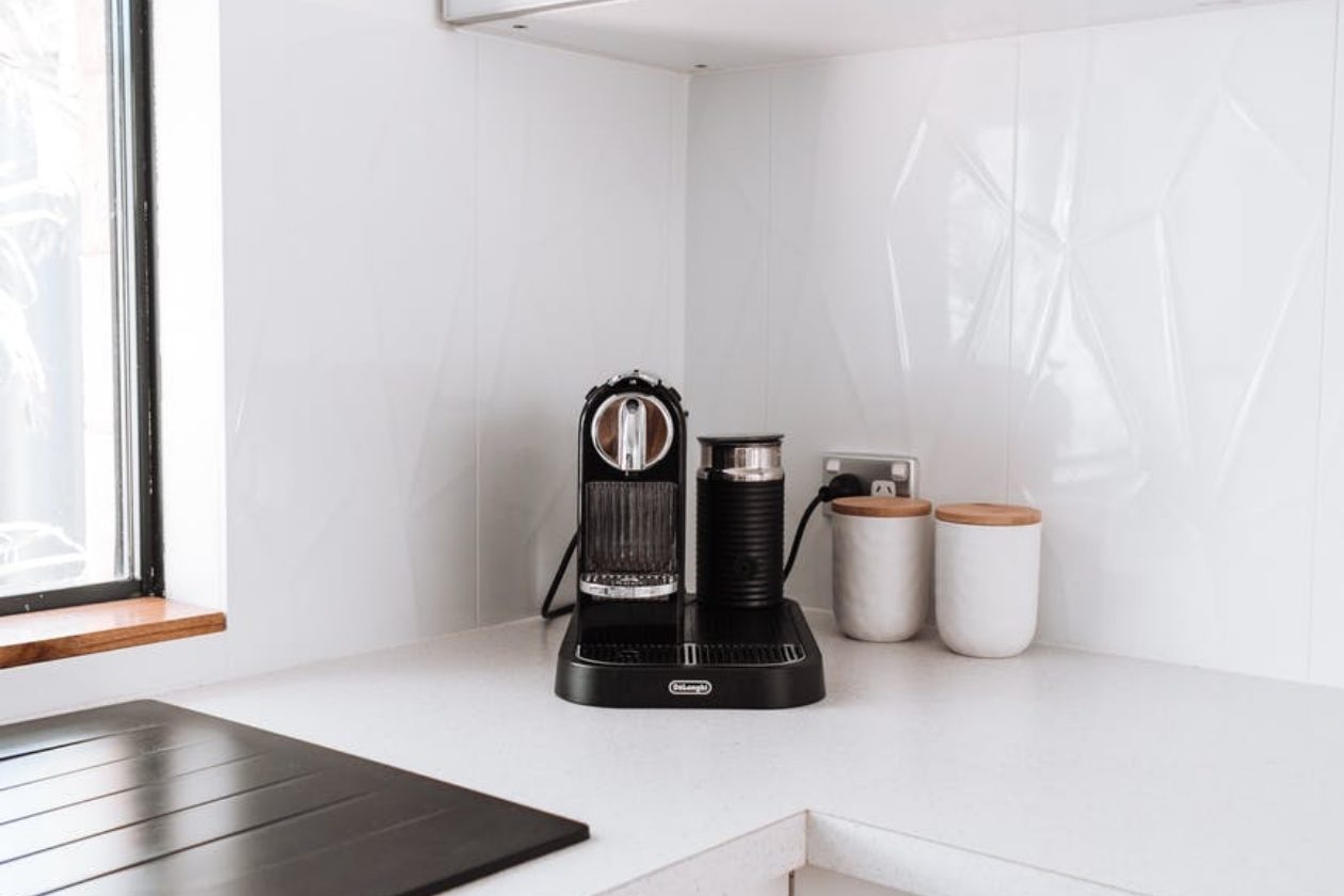 Cette machine à café à grains Delonghi en promotion vous offre les  meilleurs cafés
