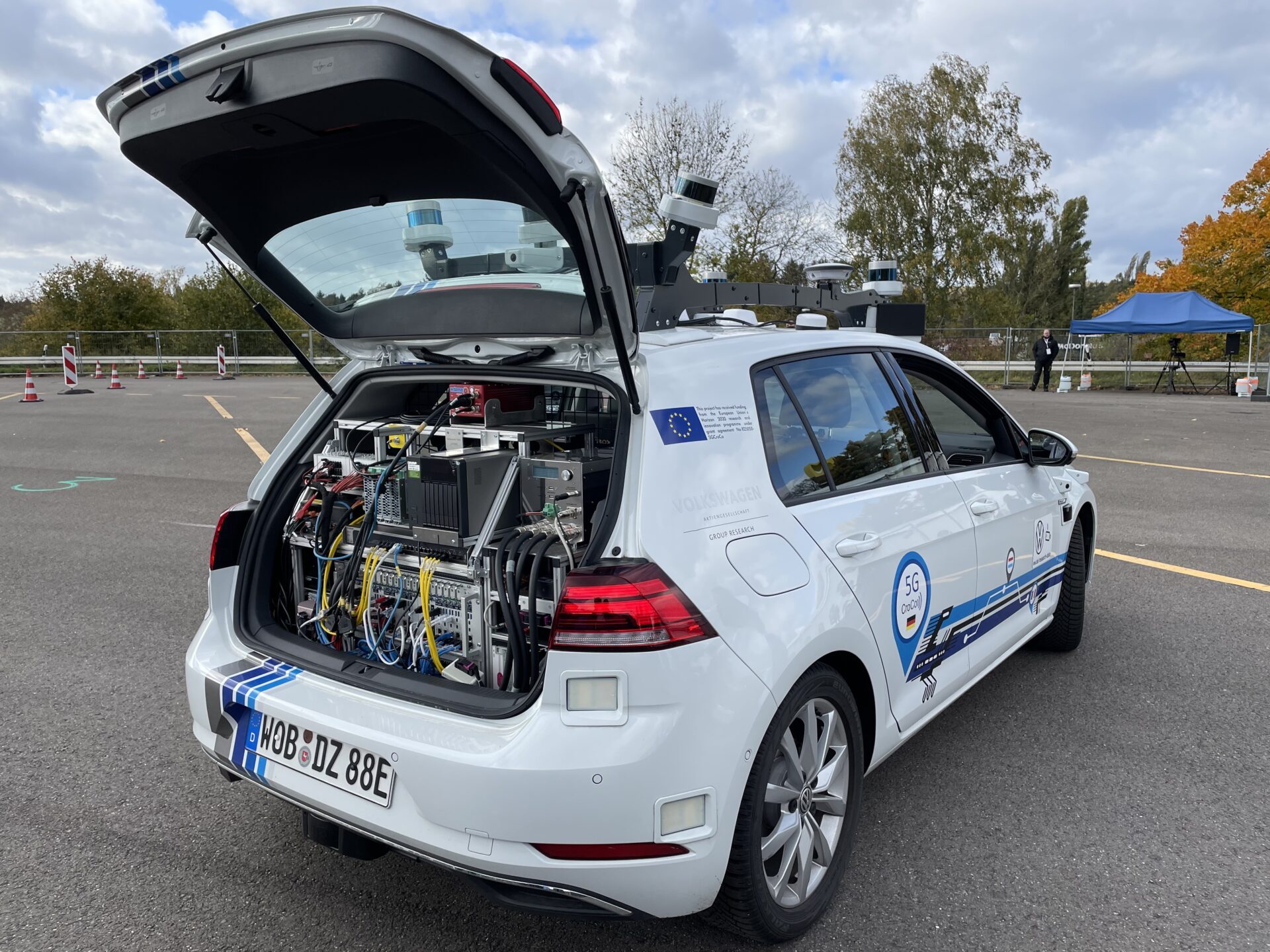 Sous le capot de la voiture connectée à distance en 5G.
