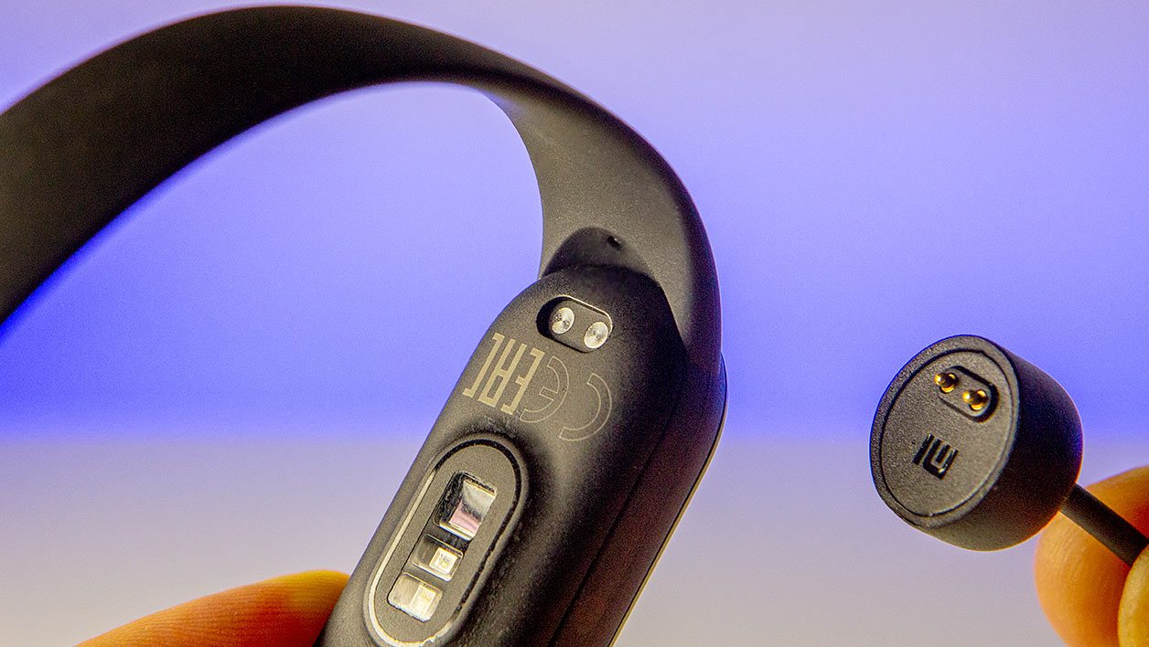 Le système de recharge du Mi Band 6. 