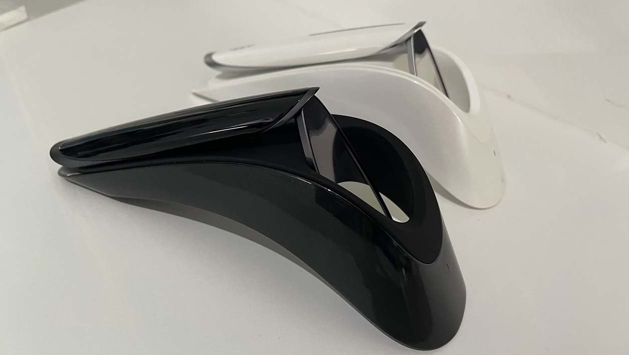 Le module dans sa station de recharge. Il est disponible en version noire ou blanche.