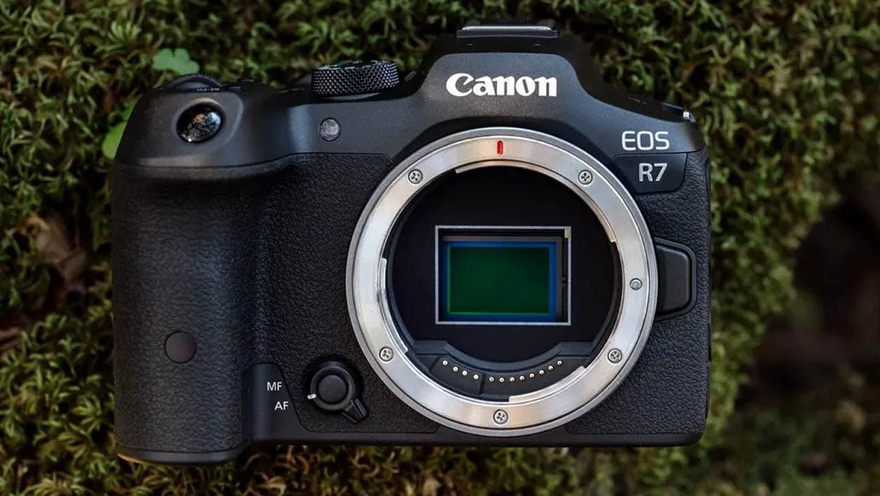 EOS R7 et EOS R10 : Canon donne un coup de fouet à ses hybrides APS-C