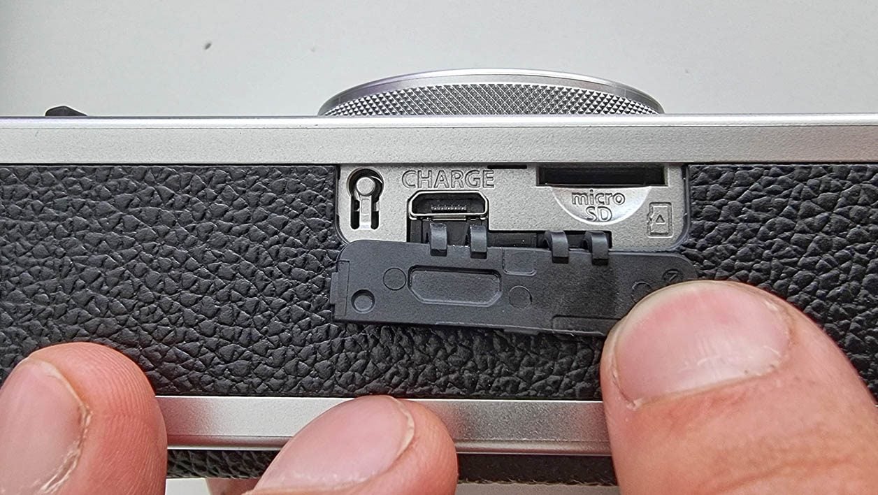 Le nouvel appareil photo instantané hybride Fujifilm Instax Mini Evo est un  petit bijou pour moins de 200 euros