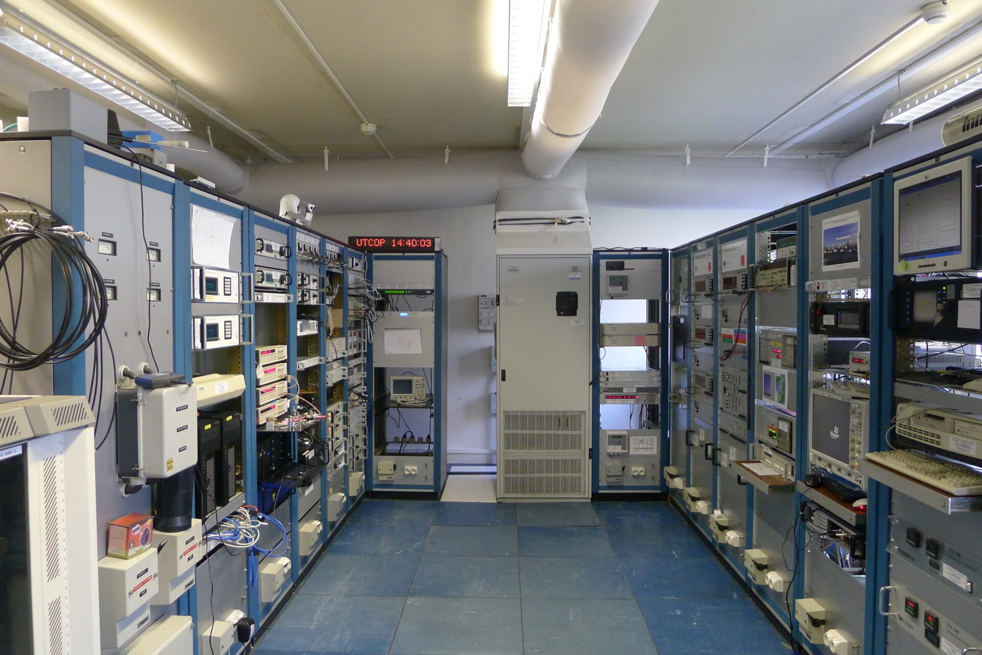 La salle d'exploitation du temps du service des RNT (Références Nationales de Temps). 