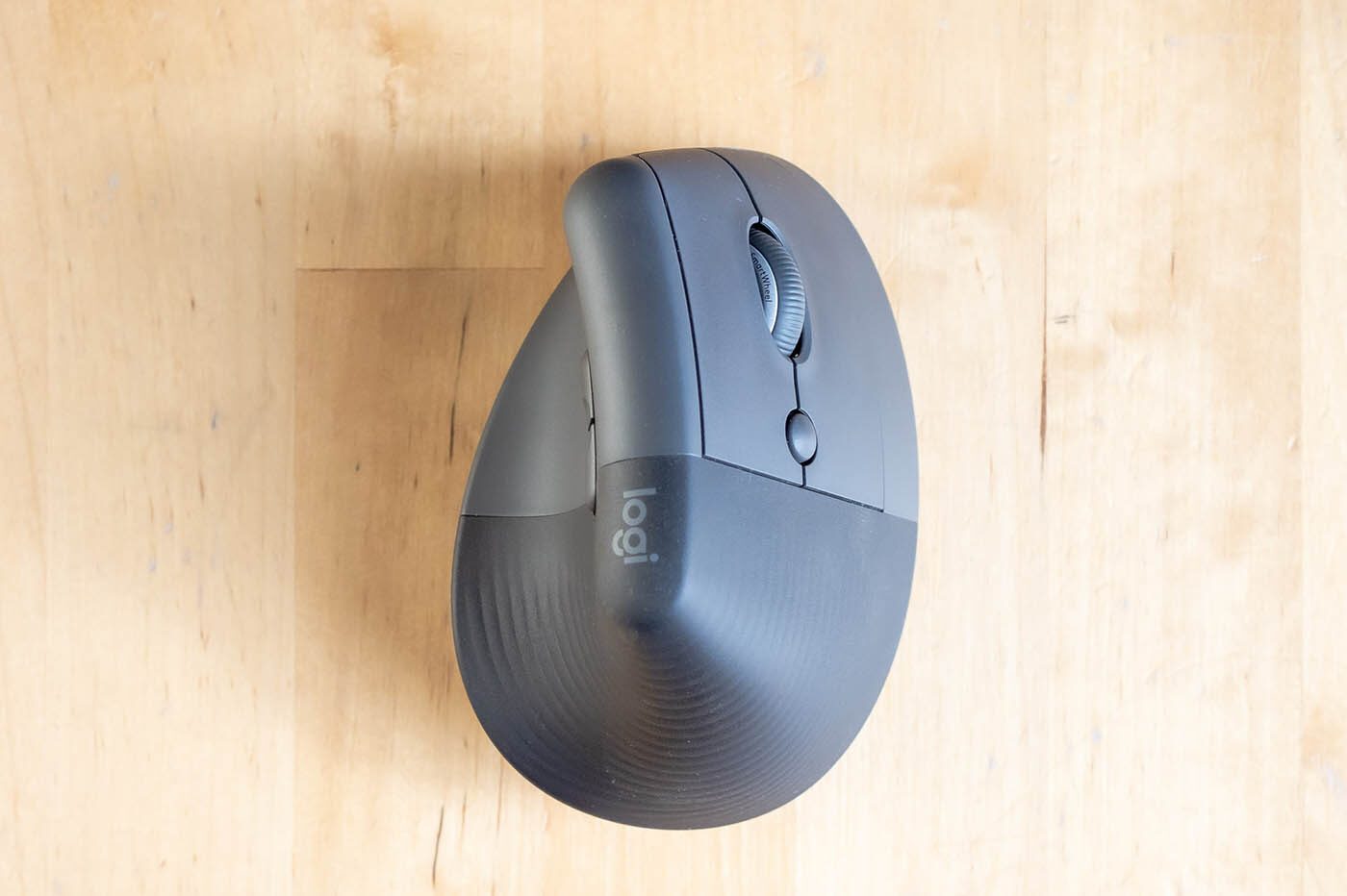 Logitech Lift, une souris sans-fil ergonomique verticale colorée pour  soulager le poignet – LaptopSpirit