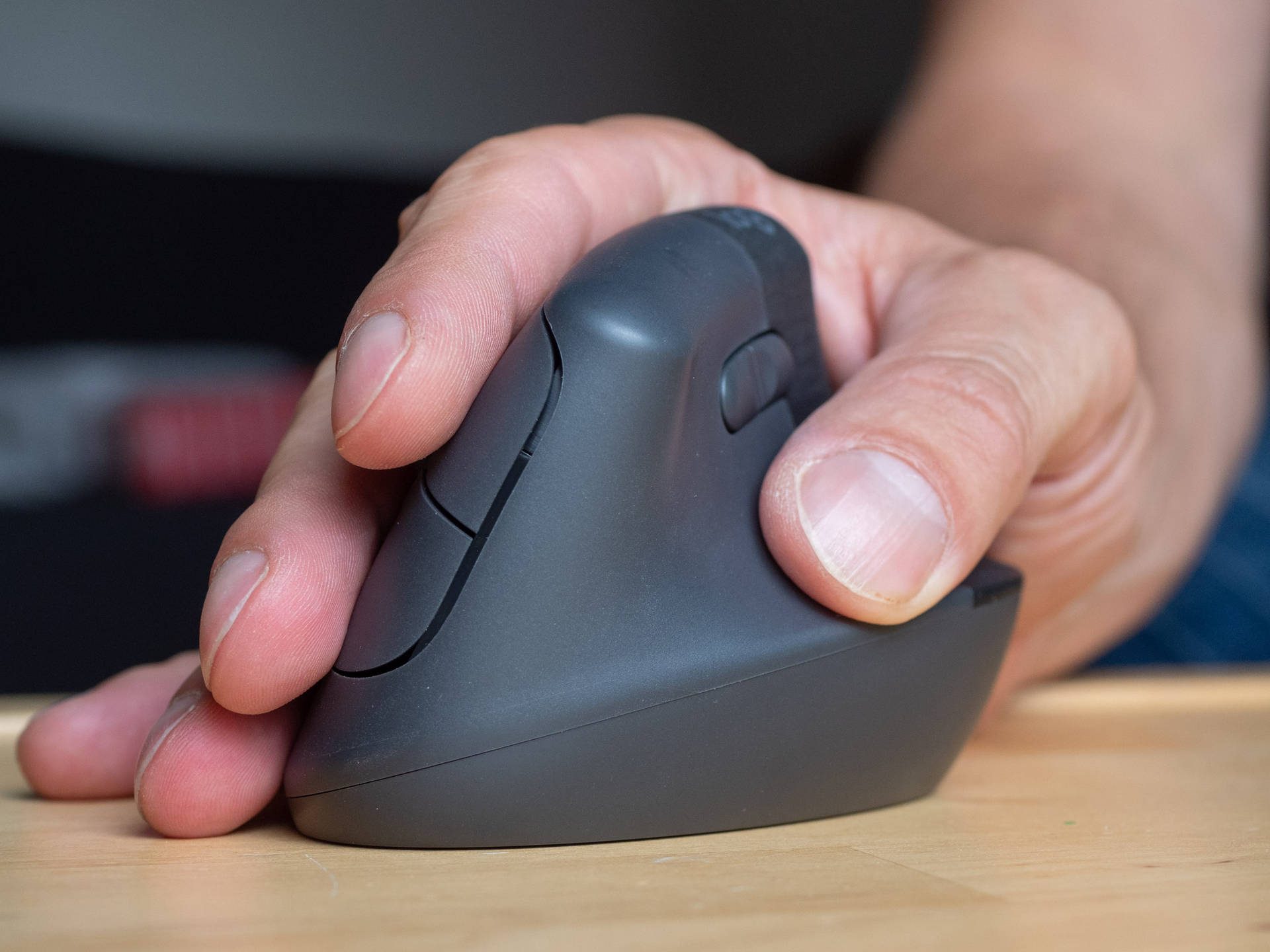 Souris ergonomique sans fil verticale pour gauchers de 4000 ppp Lift de  Logitech - Graphite