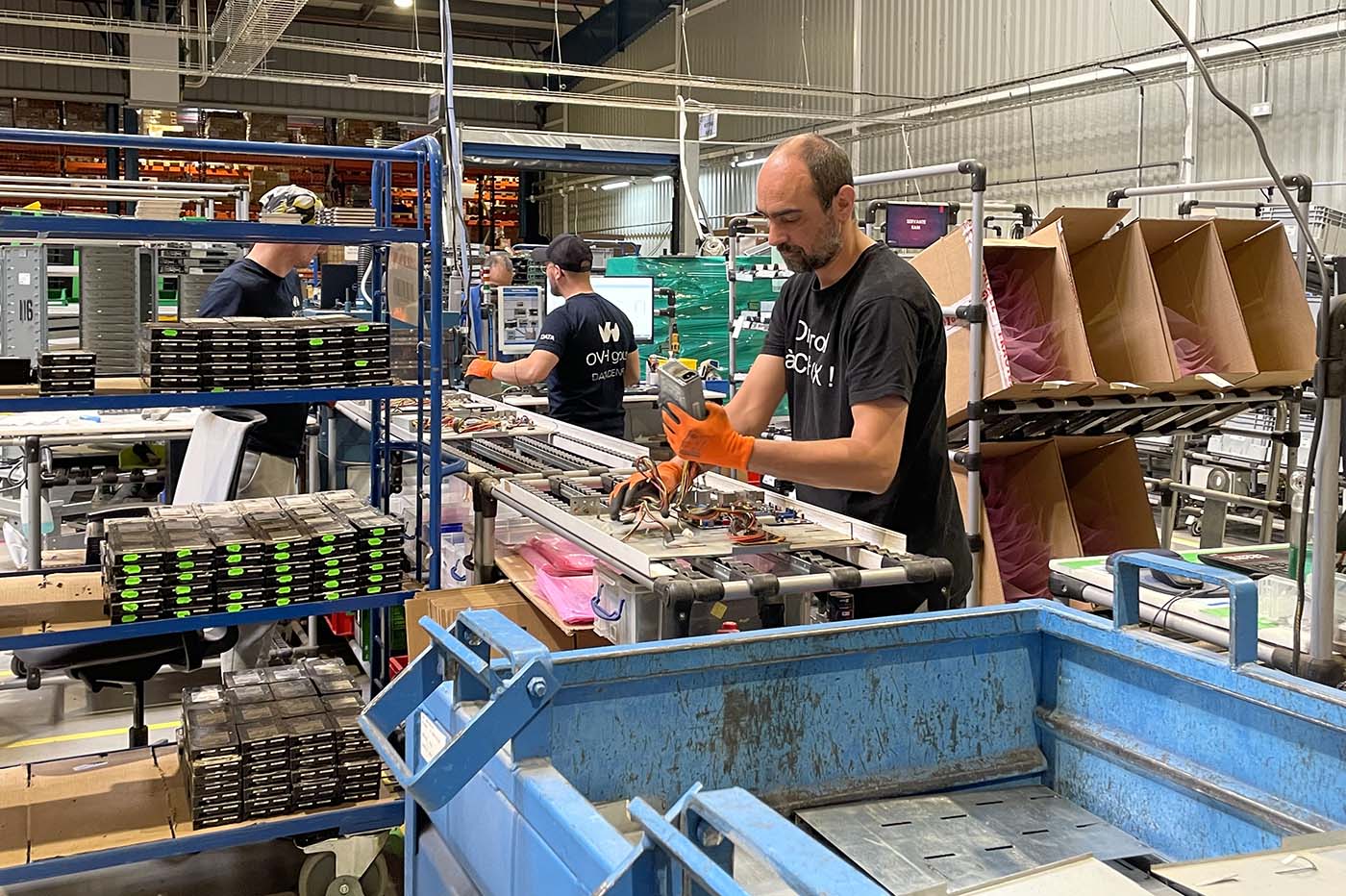 La partie "reverse supply chain" de l'usine de Croix où les serveurs sont démontés pour récupérer leurs composants et les réintégrer dans la chaîne d'approvisionnement. 