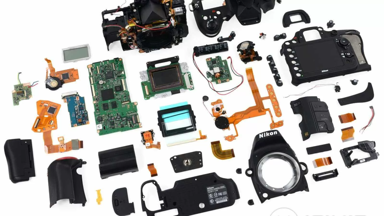 Le D600 démonté par iFixit. /iFixit