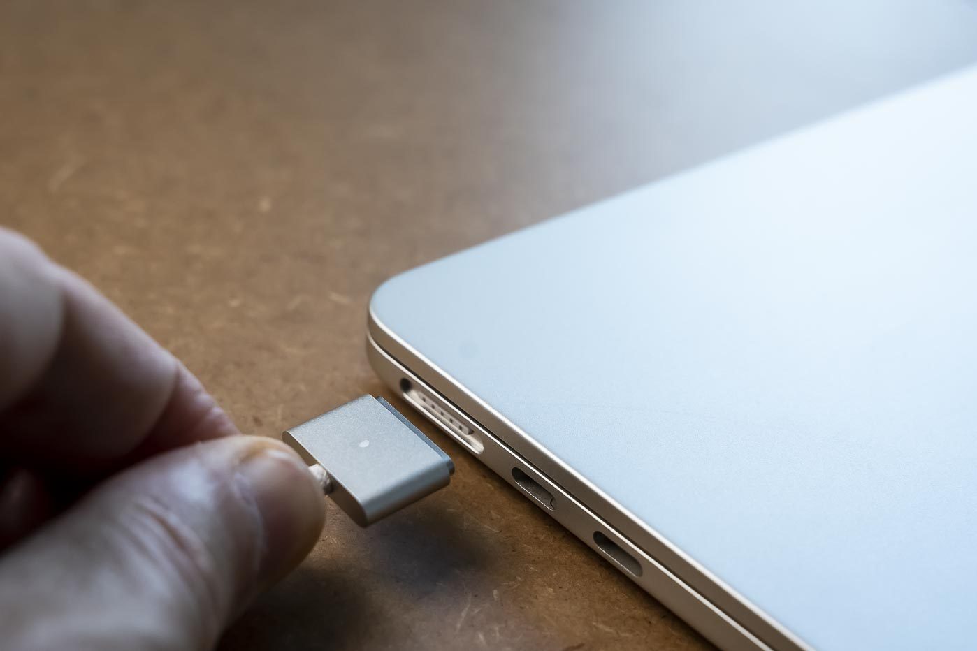 C'est le grand retour du MagSafe sur le MacBook Air M2.