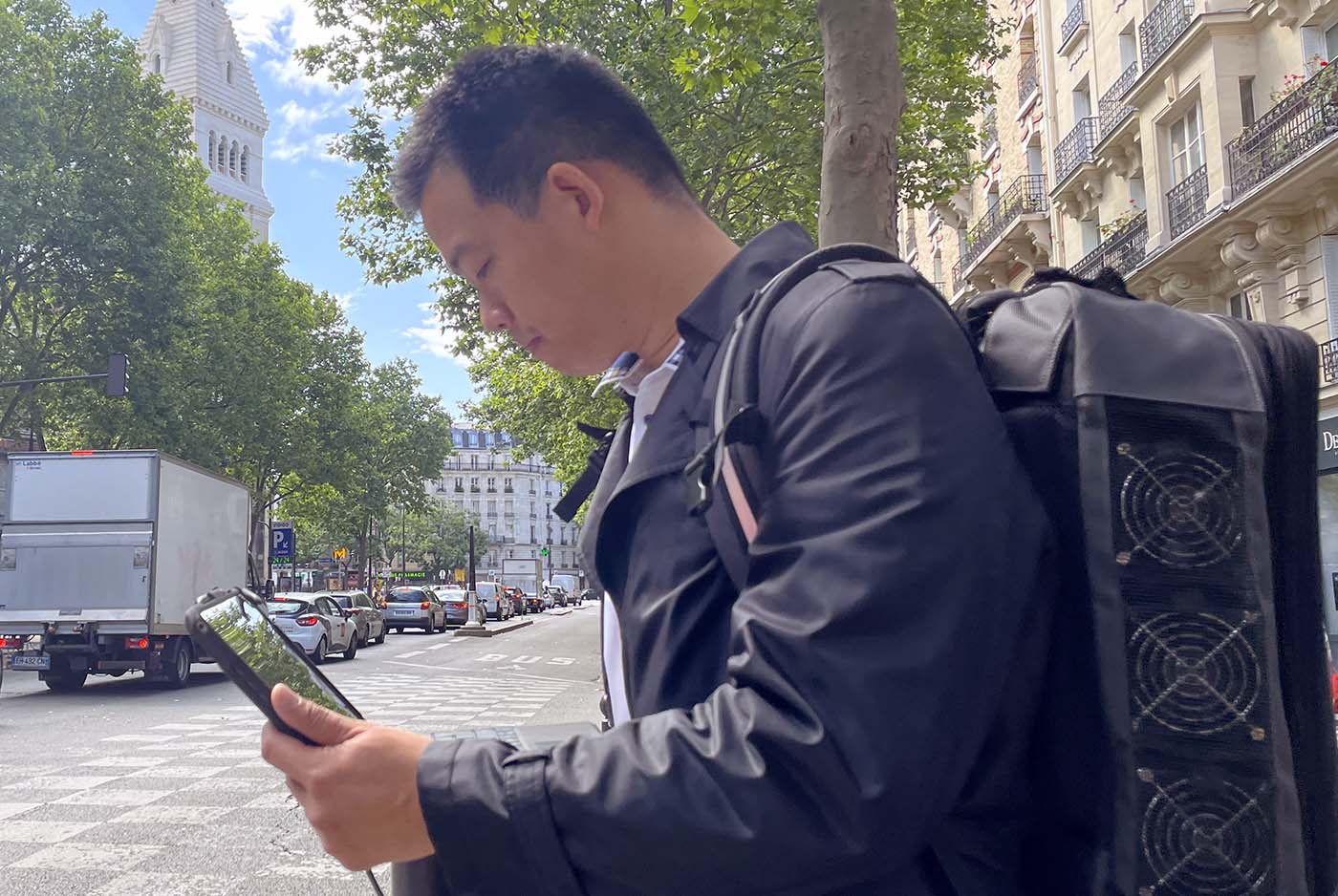 Des tests de mesure de la qualité de service mobile dans Paris.