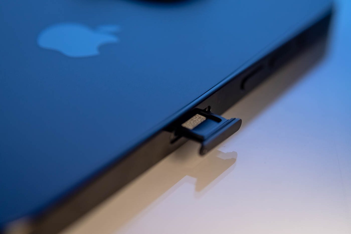 Pour l'heure, l'iPhone 14 Pro "européen" a encore droit à un tiroir à carte nanoSIM.