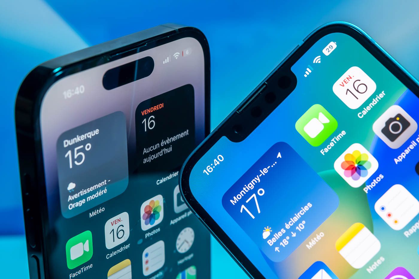 L'iPhone 14 conserve l'encoche des générations précédentes, contrairement aux modèles Pro.