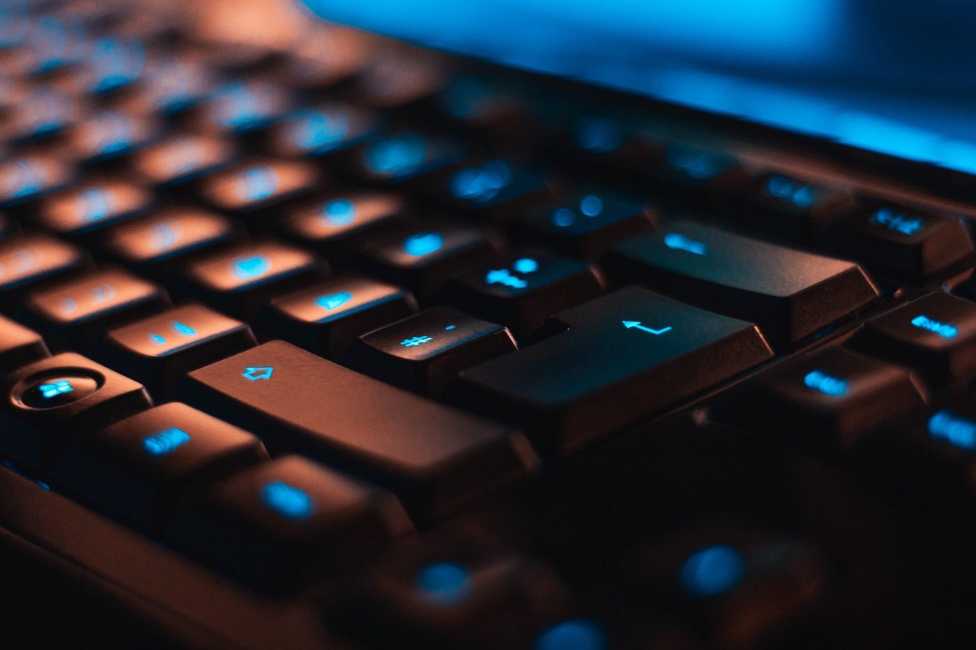 clavier PC Photo by Christian Wiediger on Unsplash