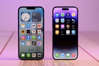 A gauche, l'iPhone 13 Pro Max, à droite, le 14 Pro Max et son île dynamique...