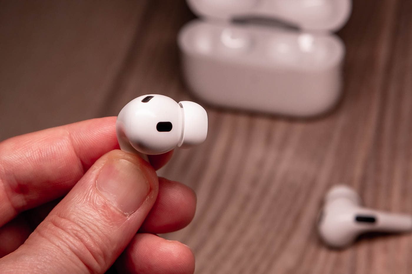 Le design extérieur des AirPods Pro 2022 est quasi identique à celui des modèles 2019.