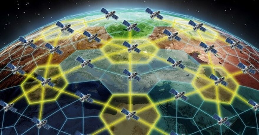 Le Space-Based Adaptive Communications Node (Space-BACN) est un projet de la DARAP visant à développer un système de communication spatial optique et reconfigurable. Credit: DARPA