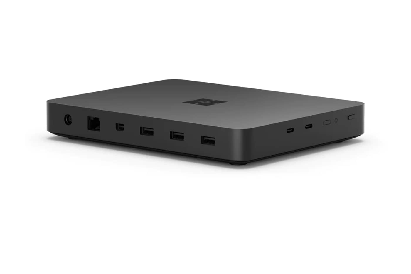 Le mini PC de Microsoft offre une connectique plutôt complète.