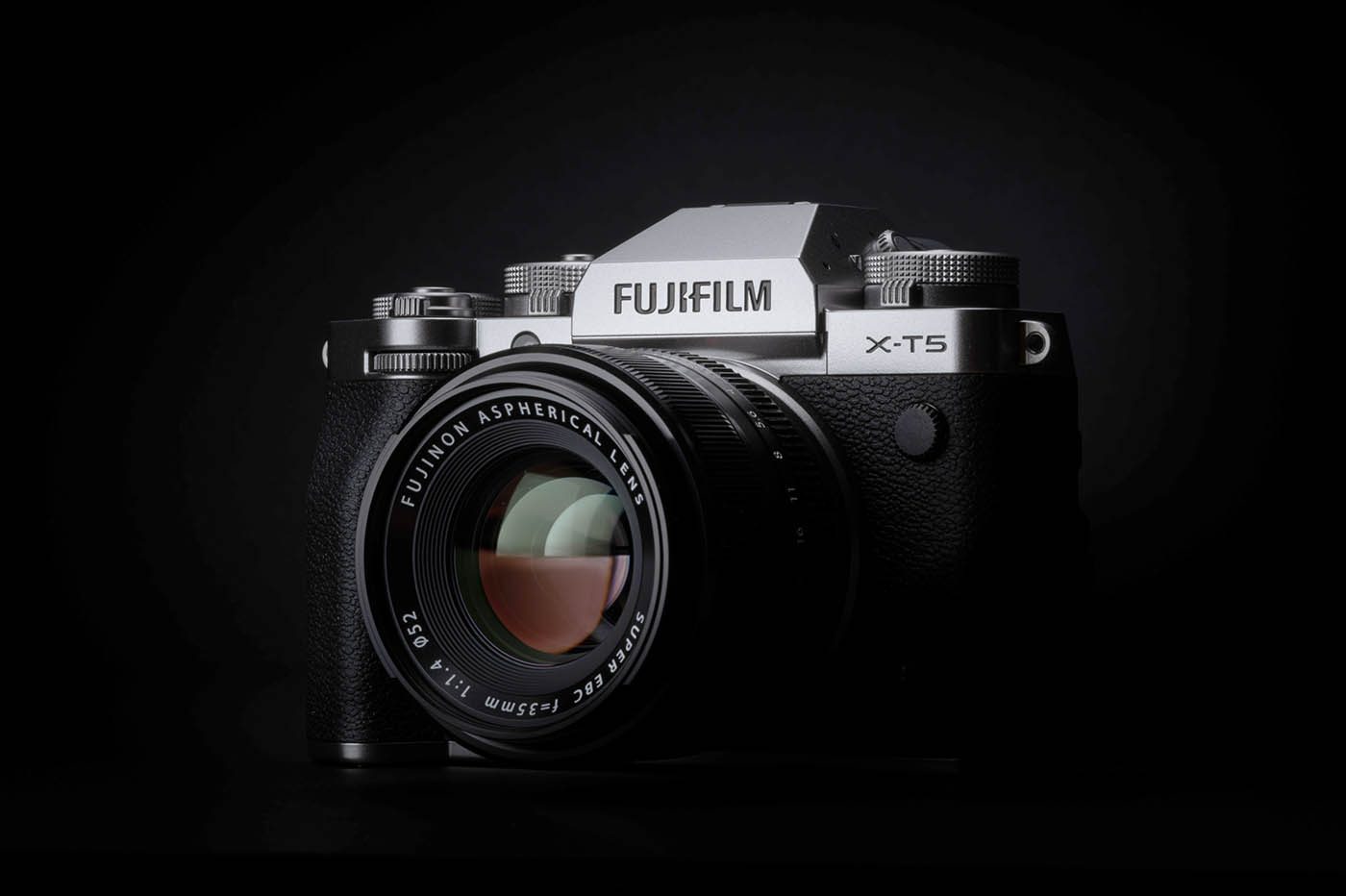Fujifilm X-T5 : un boîtier photo de 40 Mpix pour les puristes de la “Fuji-touch”