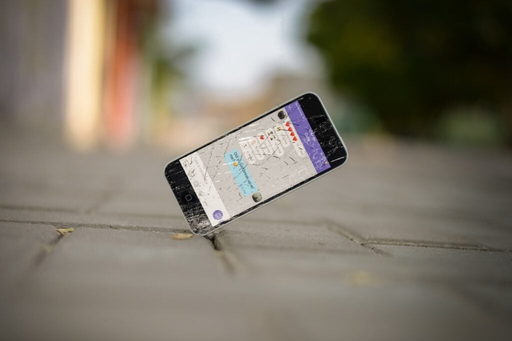 chute smartphone casse