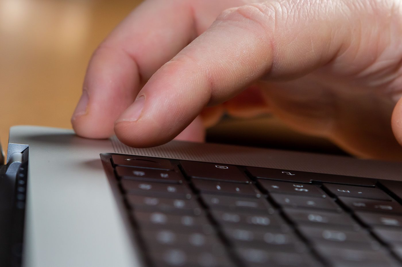 Le lecteur d'empreintes Touch ID se place toujours dans le bouton Marche/Arrêt du MacBook Pro.