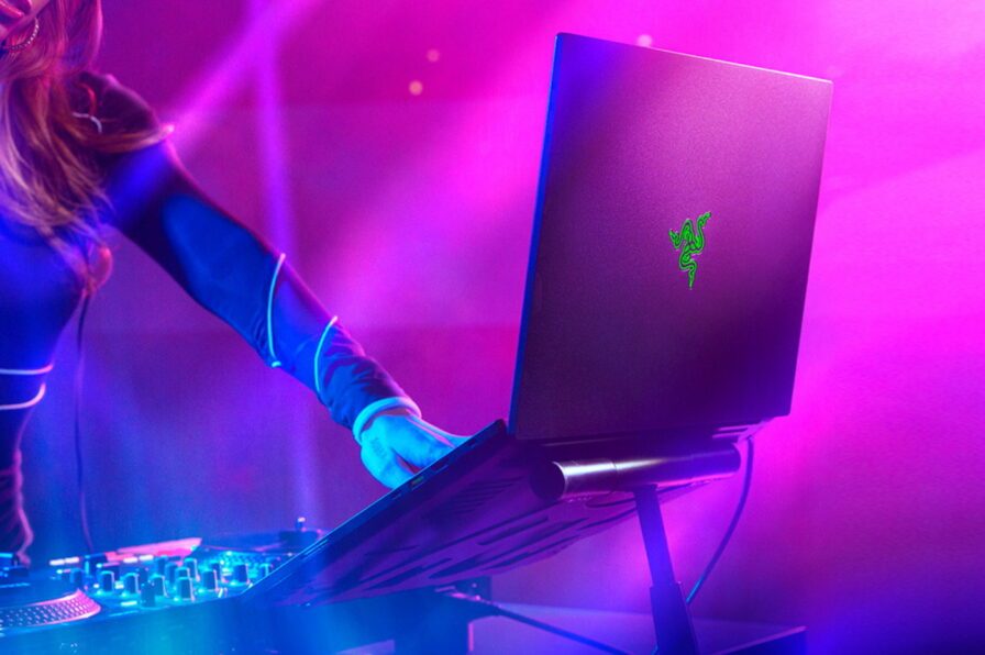 Comparatif Razer Blade 16 contre Asus ROG Strix Scar 18 (G835L) - 01net.com