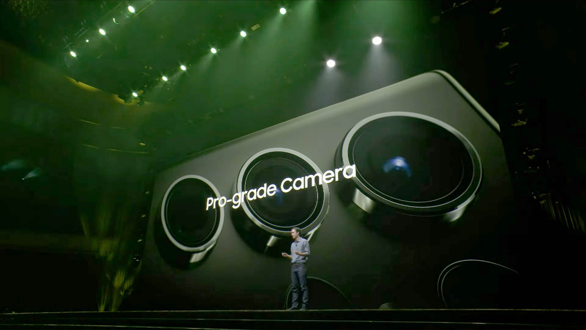 Samsung revendique le caractère "professionnel" de sa caméra.