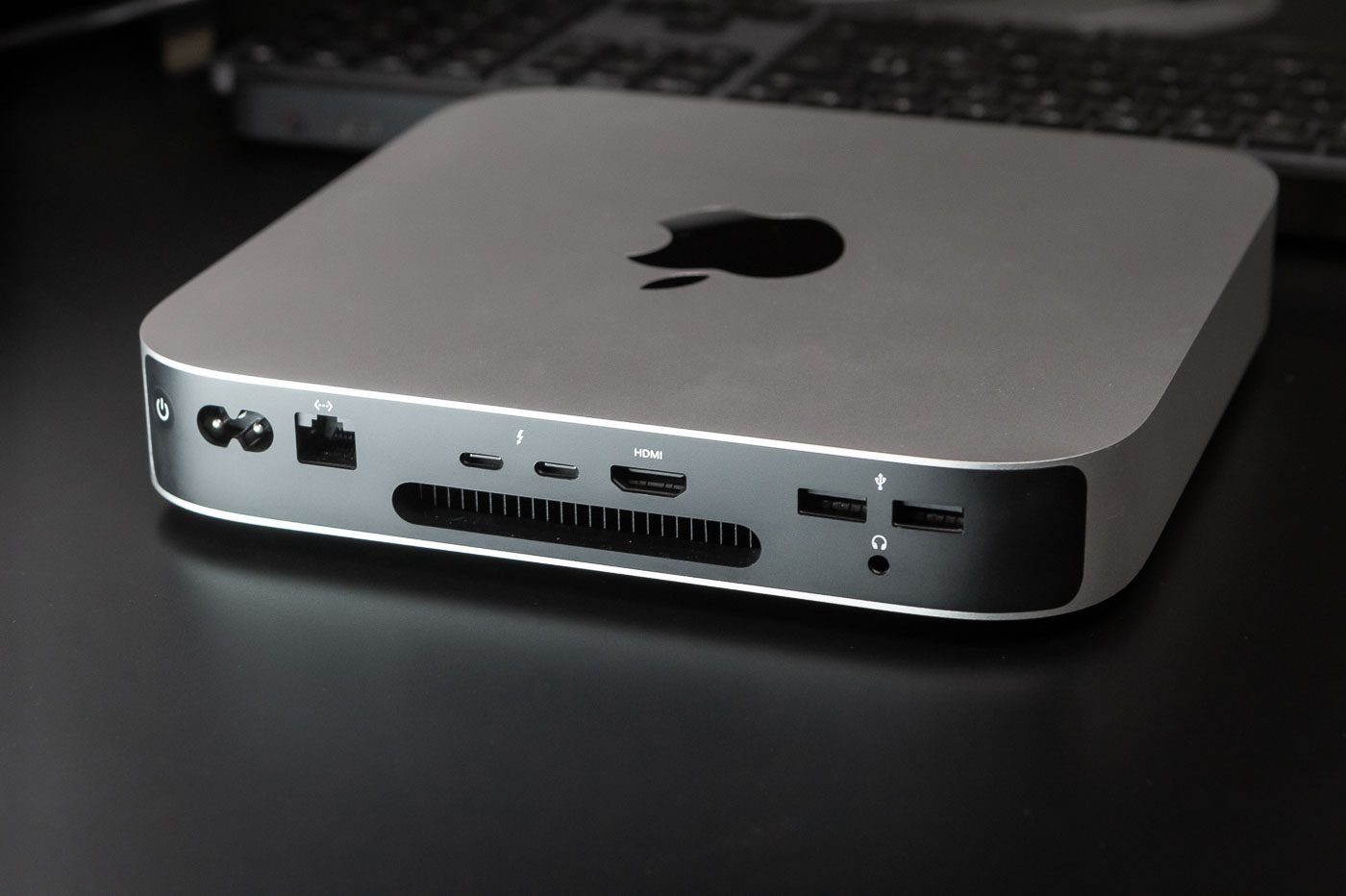 Le Mac mini M2 offre une connectique plutôt complète bien que moins riche que sur les modèles équipés d'un M2 Pro.