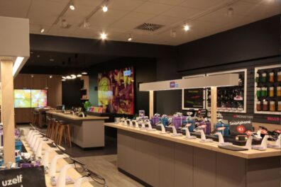 Intérieur d'un magasin de smartphones