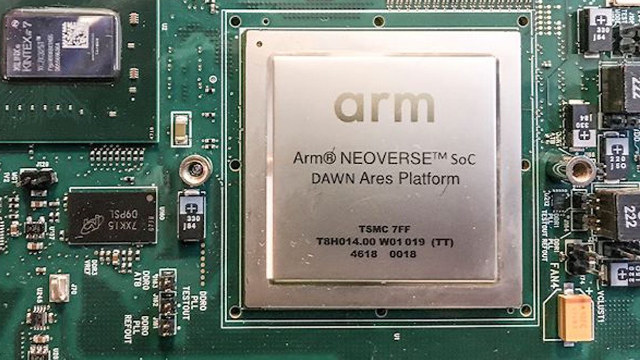 Produite par TSMC en 7 nm FinFET, cette puce Neoverse conçue par ARM servait de plateforme de développement et de démonstration de sa première architecture CPU pour serveurs (ARES). AMR a produit de nombreuses puces de référence pour ses différents clients potentiels. /ARM