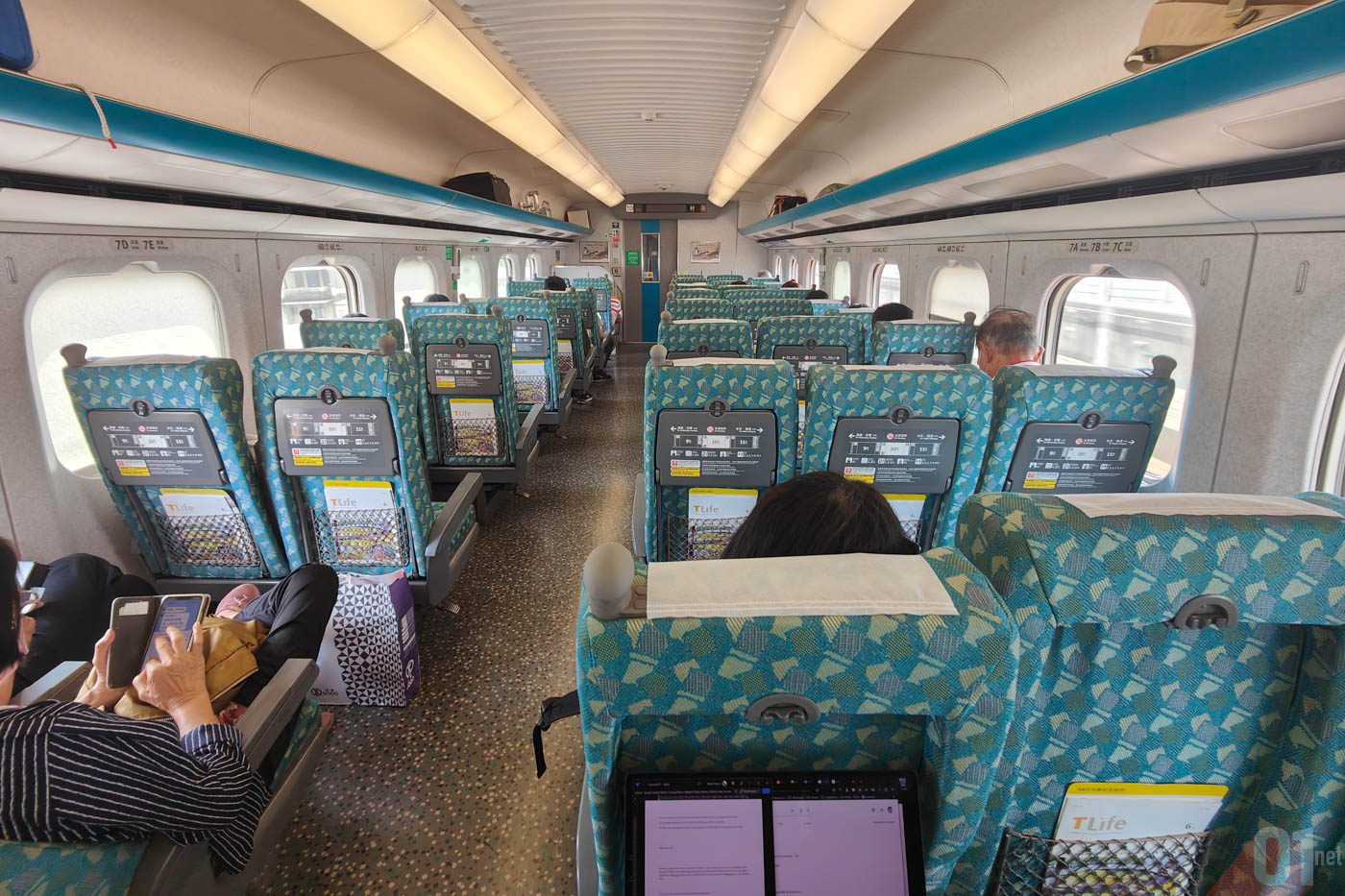 Dans le train express (Shinkansen) entre Taipei et Tainan. © Adrian BRANCO / 01net.com