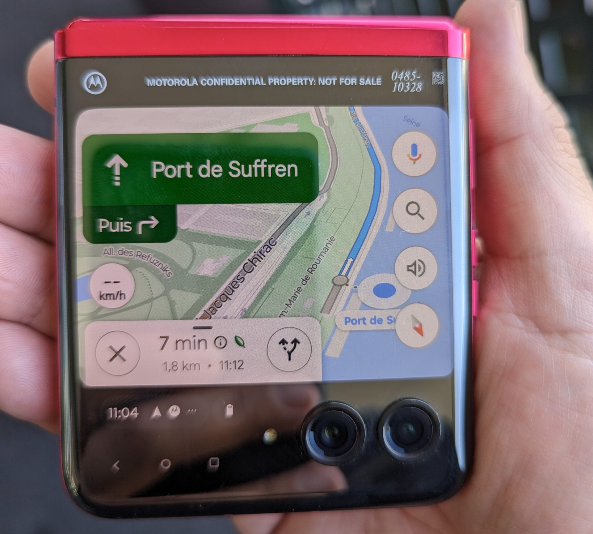 Motorola Razr 40 Ultra // Google Maps